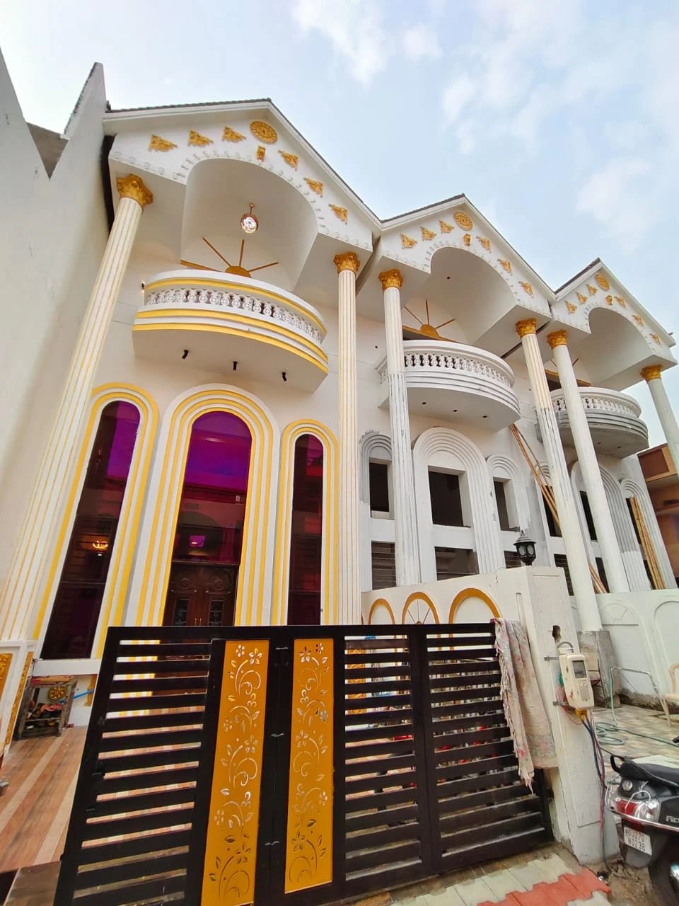 Premium 3.5 BHK bungalow for sale in Gulab Park Tenament, Juhapura ...