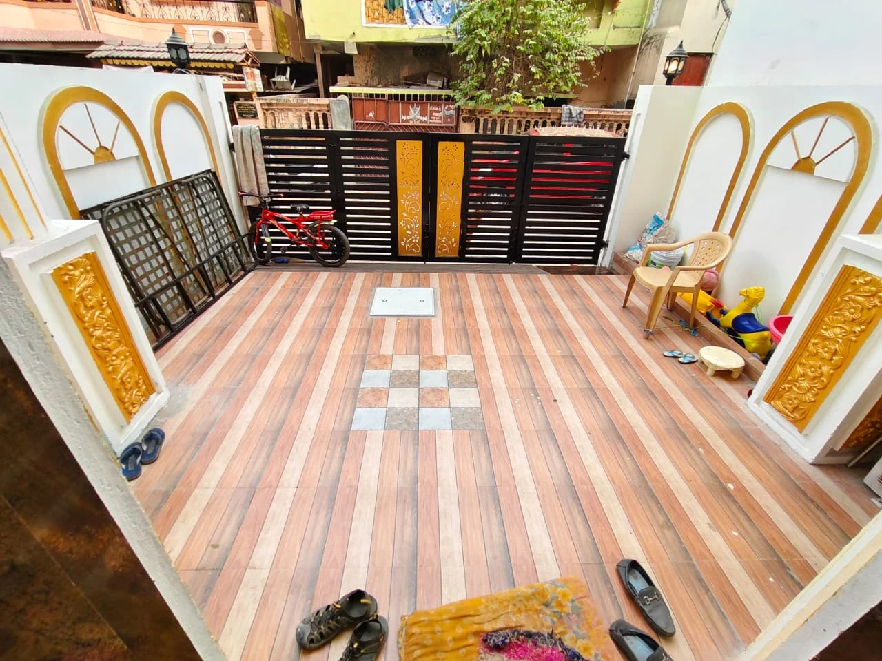 3.5 bhk luxurious bungalow for sale