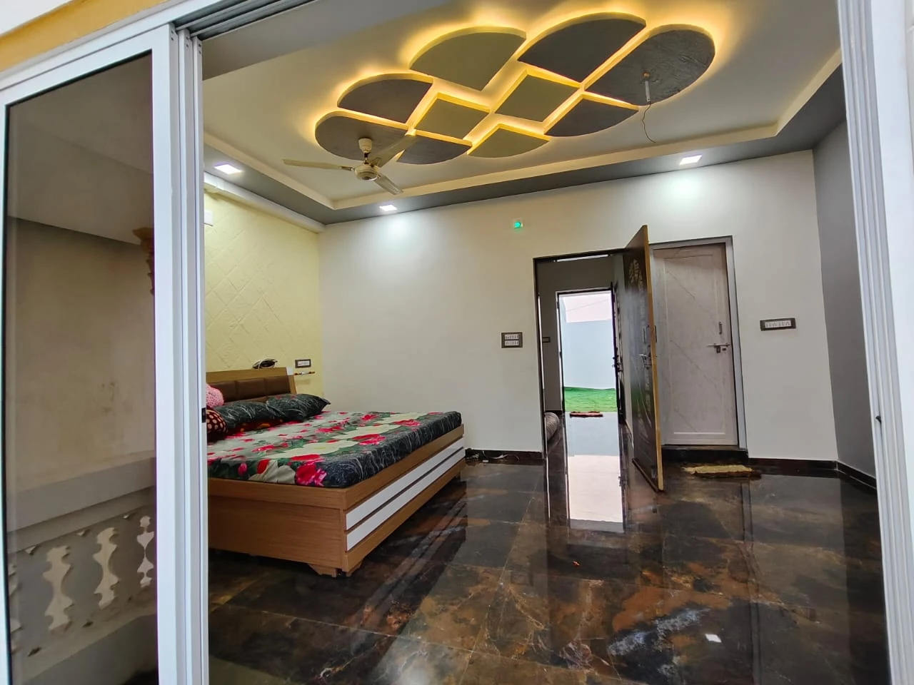 3.5 bhk luxurious bungalow for sale