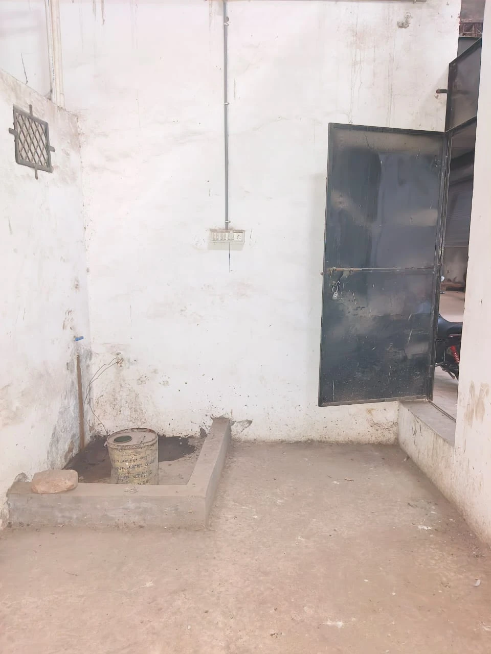 Godown for Rent in R V Denim Narol for rent