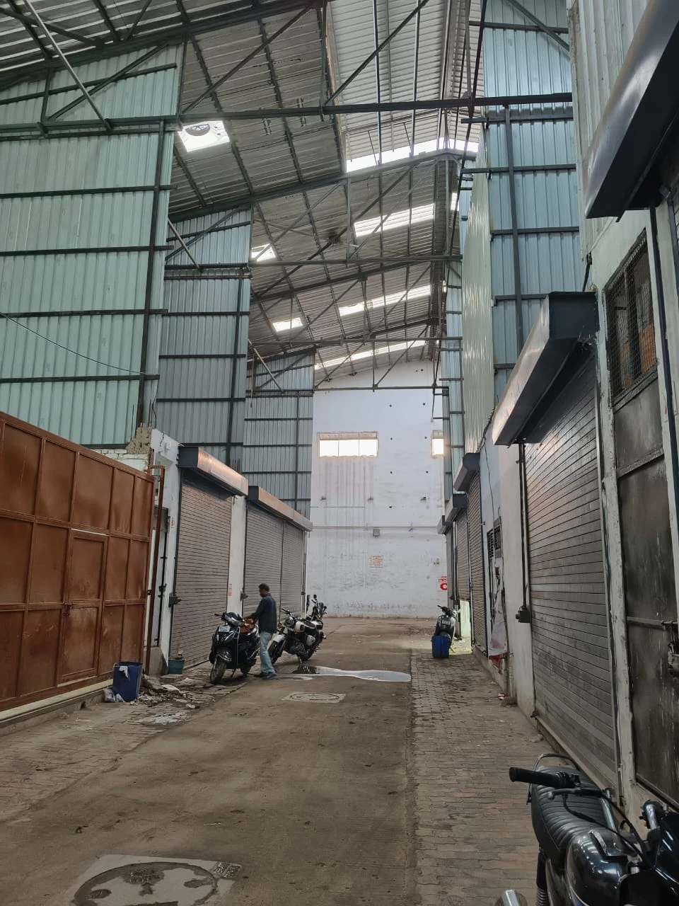 Godown for Rent in R V Denim Narol for rent